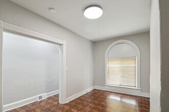 2128 Hollins St in Baltimore, MD - Building Photo - Building Photo