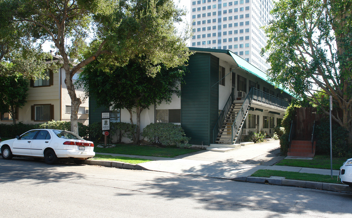 322 Burchett St in Glendale, CA - Building Photo