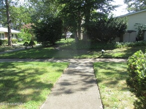 308B W Malvern Ct in Lakewood, NJ - Building Photo - Building Photo