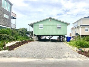 1108 N Shore Dr in Surf City, NC - Building Photo - Building Photo