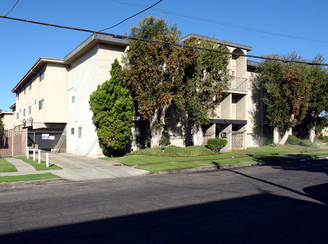925 N. Inglewood Ave. in Inglewood, CA - Foto de edificio - Building Photo