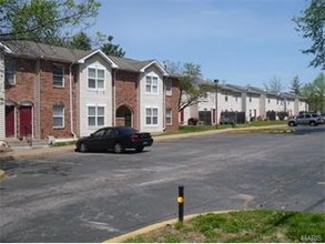 Amherst Place Condominiums in St. Louis, MO - Building Photo - Building Photo