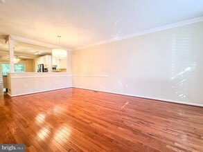 11742 Valley Ridge Cir in Fairfax, VA - Building Photo - Building Photo