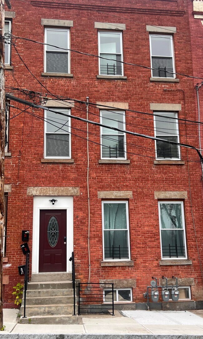 15 Delaware St, Unit 1 in Albany, NY - Building Photo - Building Photo