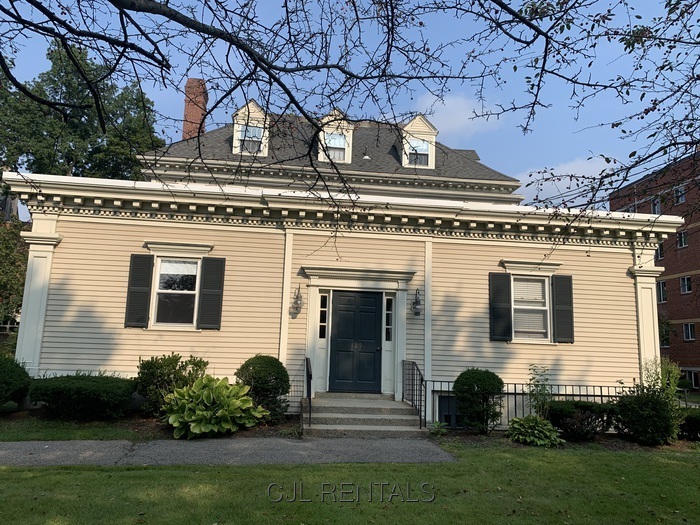 129 Pleasant St in Arlington, MA - Building Photo