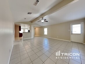 833 Painted Bison Dr in La Marque, TX - Building Photo - Building Photo