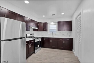 651 S 17th St in Newark, NJ - Building Photo - Building Photo