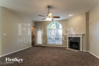 6319 Upper Lake Dr in Humble, TX - Foto de edificio - Building Photo