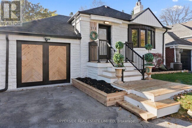 215 Ridley Blvd
