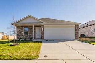 980 Prestonwood Ln in Keene, TX - Building Photo