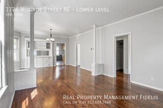 1326 Monroe St NE in Minneapolis, MN - Foto de edificio - Building Photo