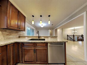 11 Hickory Oak Dr in The Woodlands, TX - Building Photo - Building Photo