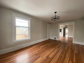 743 Academy St-Unit -UNIT 2 in Kalamazoo, MI - Building Photo - Building Photo