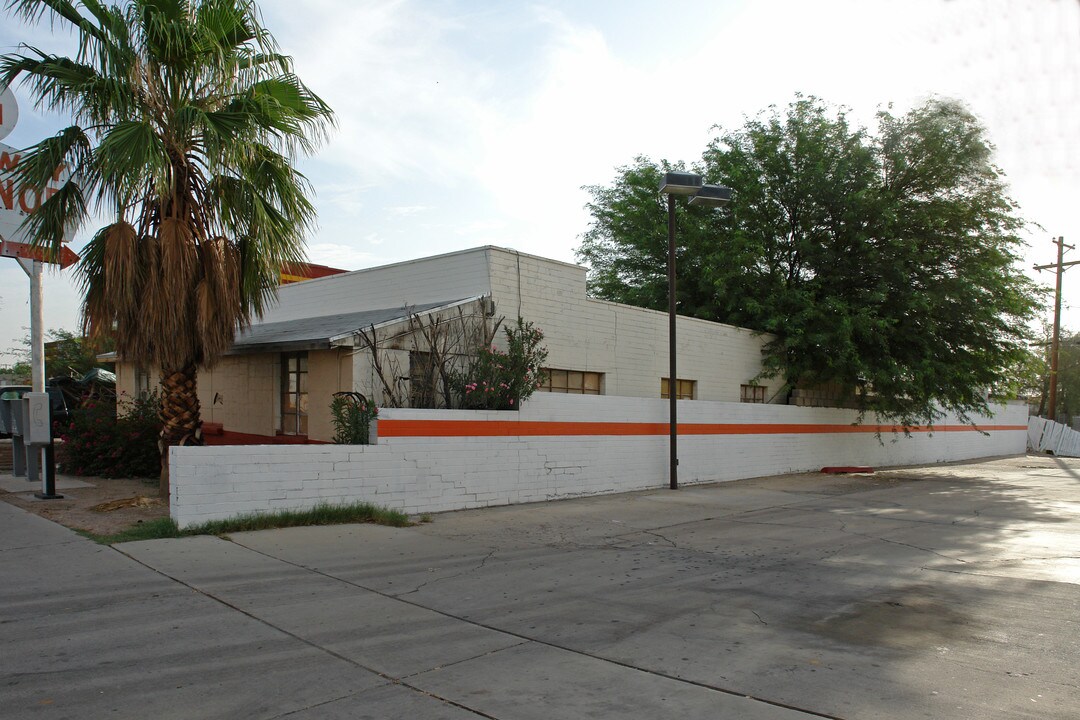 Midway Manor Apartments in Tucson, AZ - Building Photo