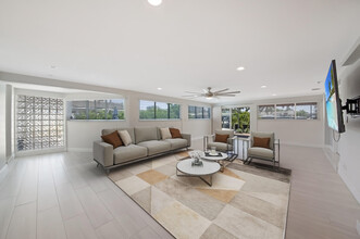2724 NE 10th St in Pompano Beach, FL - Foto de edificio - Building Photo