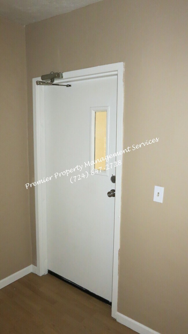 527 Midland Ave in Midland, PA - Building Photo - Building Photo