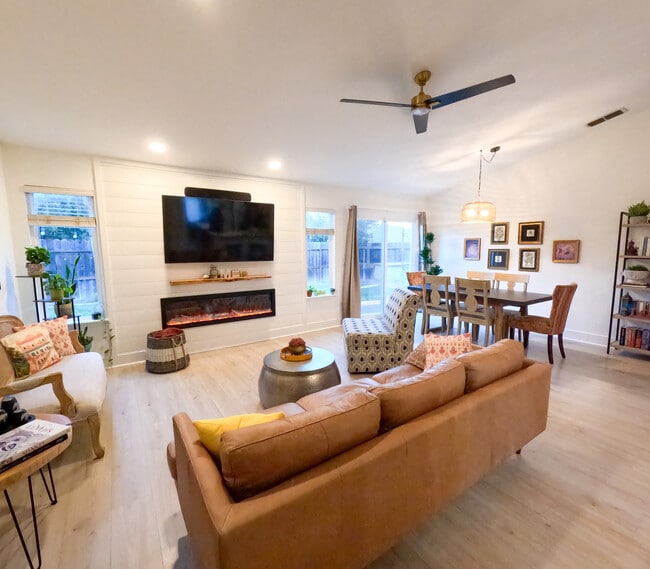 928 Carter St in Folsom, CA - Foto de edificio - Building Photo