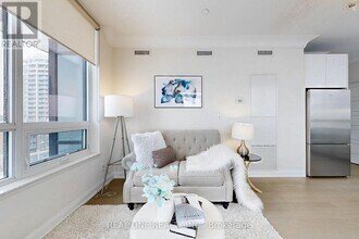 25-RG25 Water Walk Dr in Markham, ON - Building Photo - Building Photo