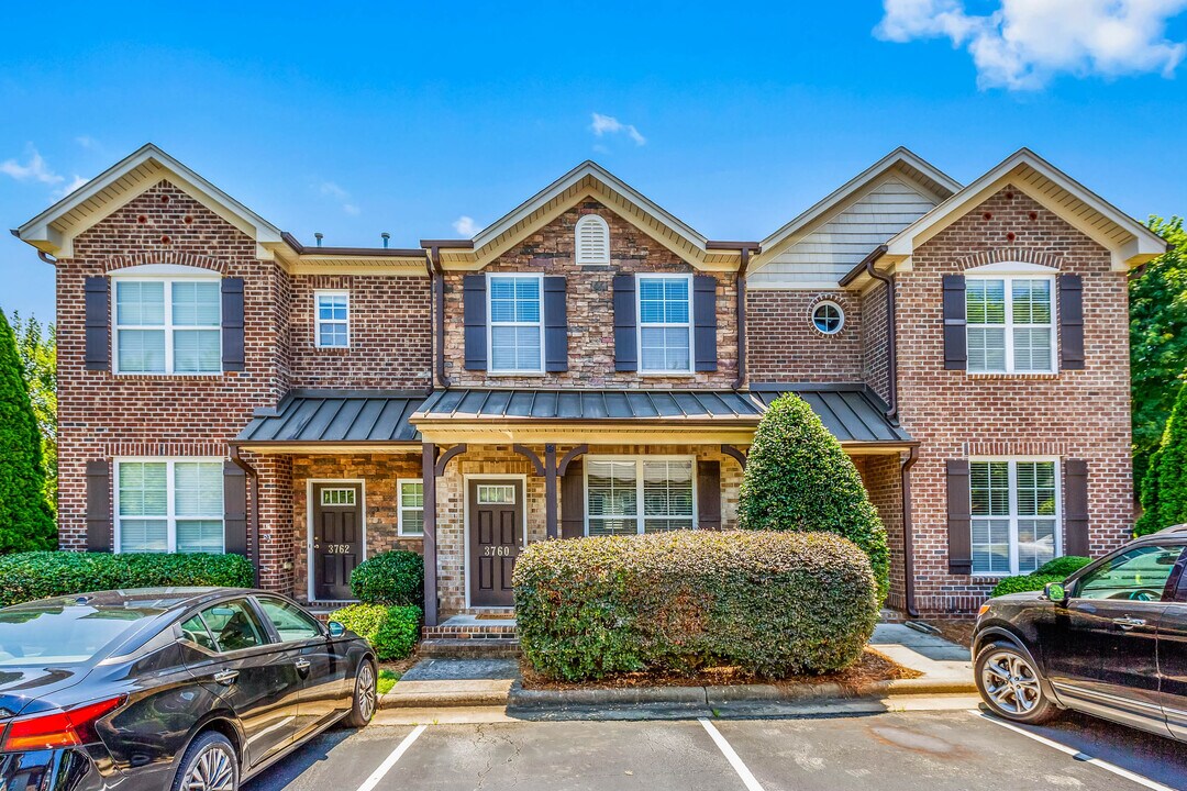 3760 Shadow Ridge Dr in High Point, NC - Building Photo