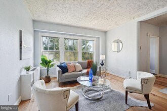 3901 Cathedral Ave NW in Washington, DC - Building Photo - Building Photo