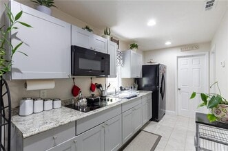 728 Saybrook Cir NW in Lilburn, GA - Building Photo - Building Photo