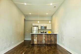 2228 W Cermak Rd in Chicago, IL - Building Photo - Building Photo