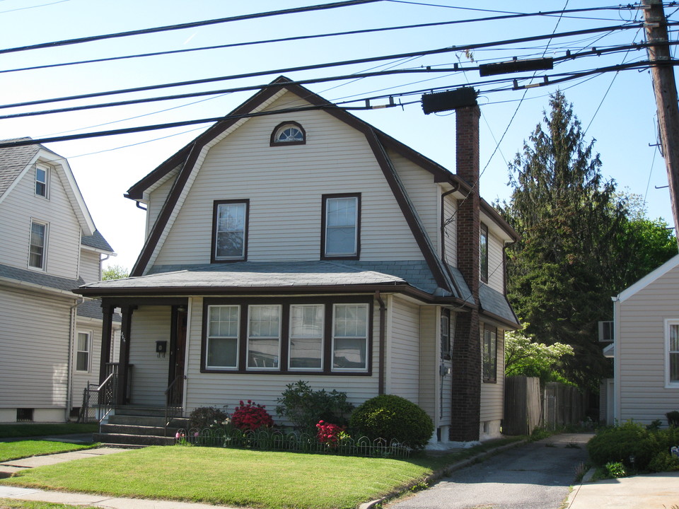 866-868 Seaman Ave in Baldwin, NY - Foto de edificio