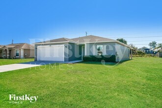 1082 SW Bianca Ave in Port St. Lucie, FL - Building Photo - Building Photo