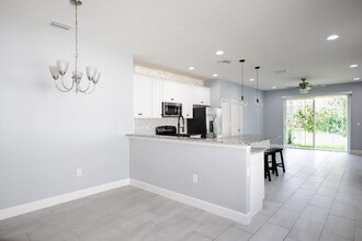 6126 Voyagers Pl in Apollo Beach, FL - Building Photo - Building Photo