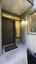 12215 NE 103rd Ln in Kirkland, WA - Building Photo - Building Photo