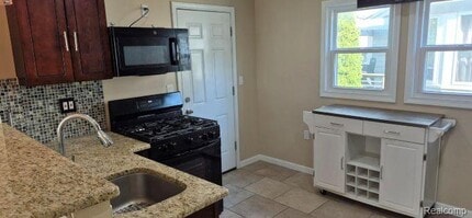830 Knowles St in Royal Oak, MI - Building Photo - Building Photo