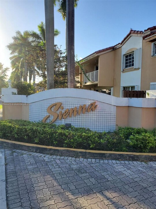 14260 SW 57th Ln in Miami, FL - Building Photo