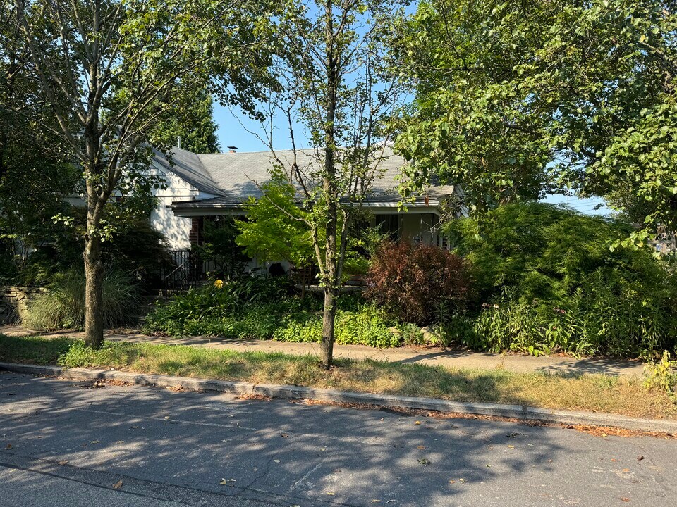 553 Parker Ave in Philadelphia, PA - Building Photo