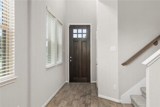 7325 Hinsdale Dr in Pasadena, TX - Foto de edificio - Building Photo