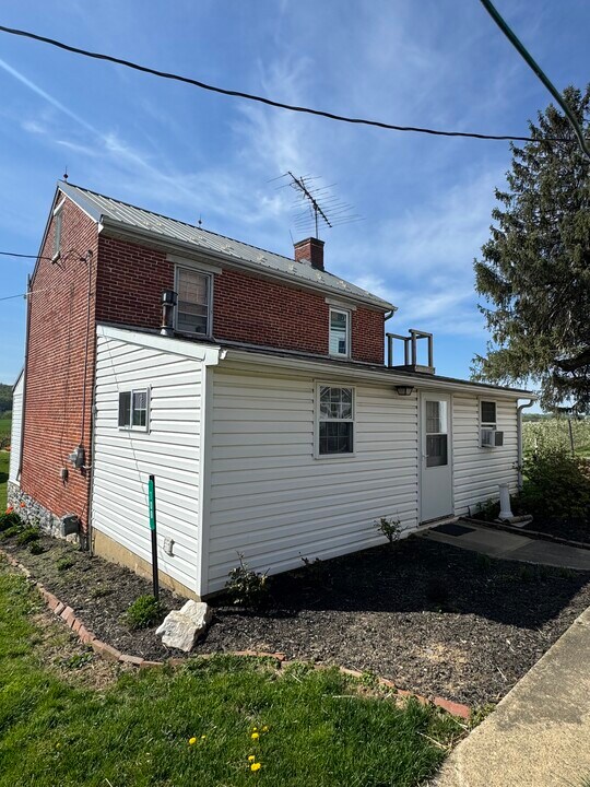 100 Ducktown Rd in Hellam, PA - Foto de edificio