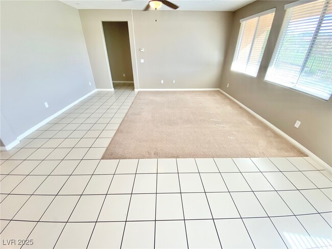 81 Avenza Dr in Henderson, NV - Foto de edificio - Building Photo