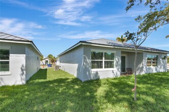 1100 Oak Rdg Dr in Fort Pierce, FL - Building Photo - Building Photo