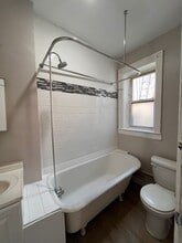 223 Fowler Ave, Unit 7 in Jersey City, NJ - Building Photo - Building Photo