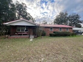 606 N Reynolds St in Branford, FL - Building Photo