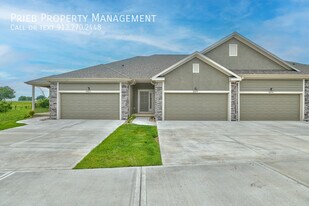 8845 Findley St in Lenexa, KS - Building Photo