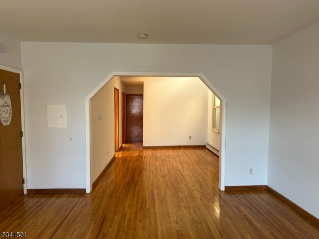 404 N 3rd St in East Newark, NJ - Building Photo - Building Photo