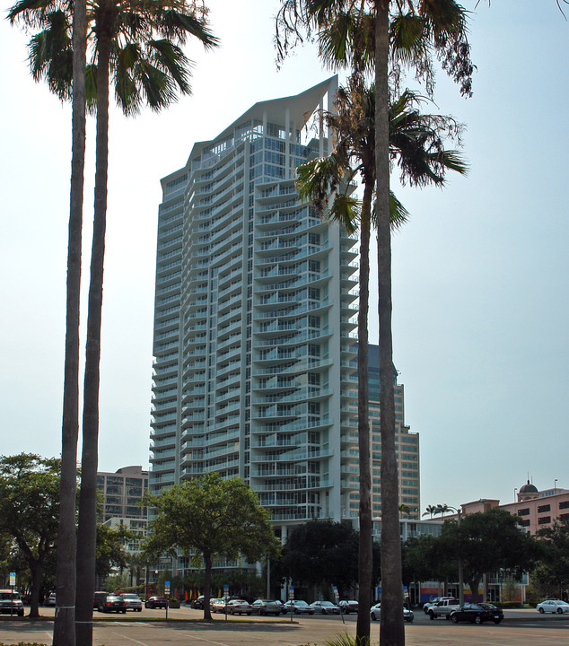 Signature Place Tower in St. Petersburg, FL - Foto de edificio