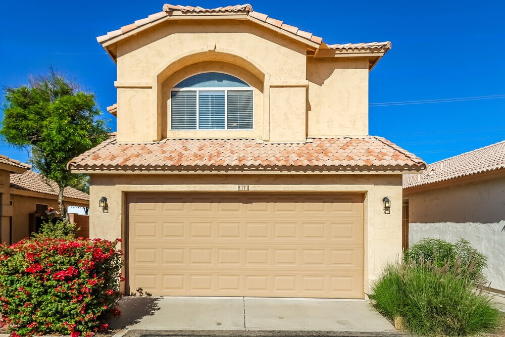 2221 E Union Hills Dr in Phoenix, AZ - Foto de edificio