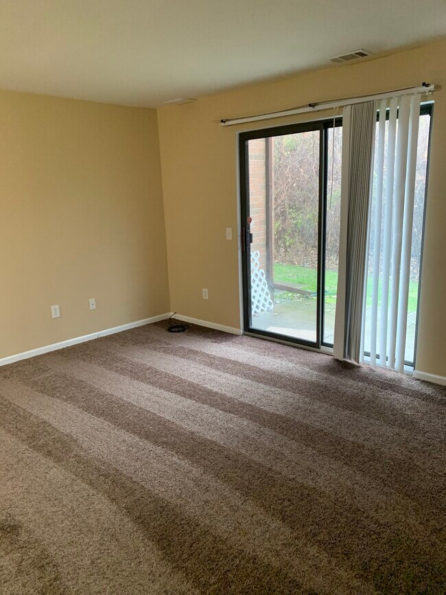 35401 Hickory Woods Ln, Unit 3 Clinton Township, MI Rentals