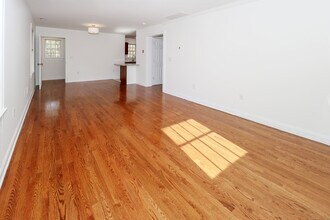 468 Main St in New Canaan, CT - Building Photo - Building Photo