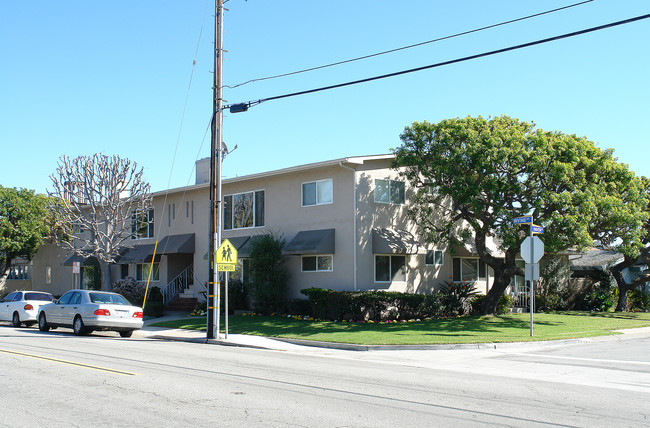 2100 Haven Pl in Newport Beach, CA - Foto de edificio - Building Photo