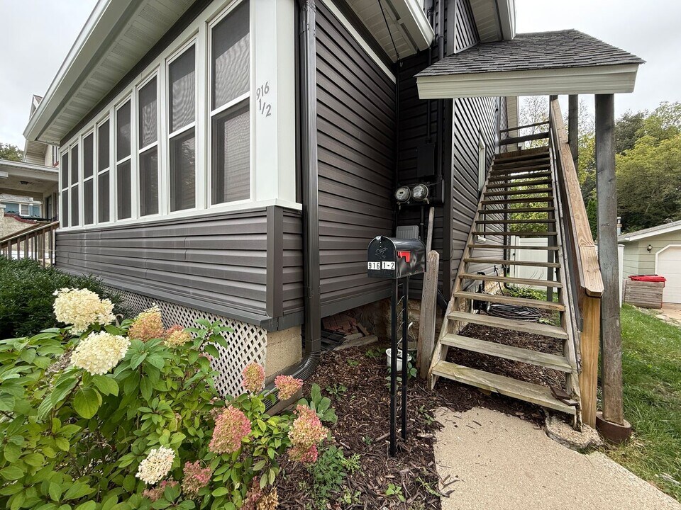 916 1st St SE in Rochester, MN - Building Photo