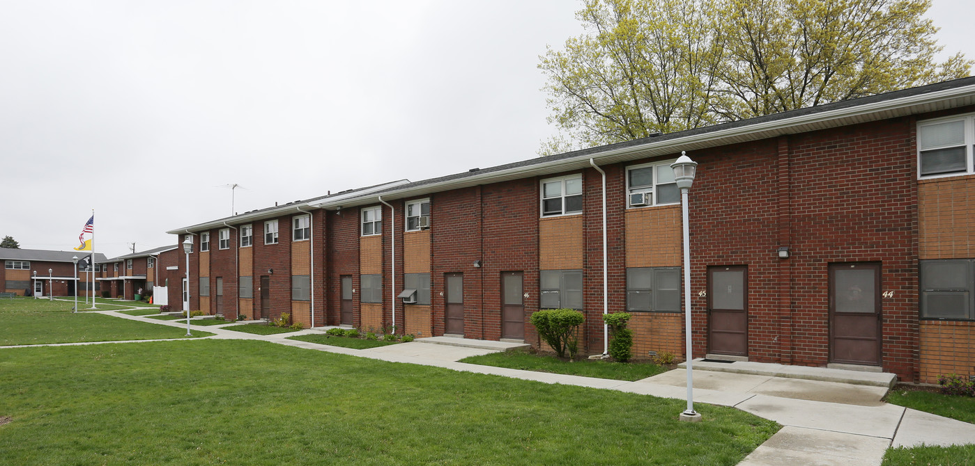 Inwood Gardens in Inwood, NY - Building Photo