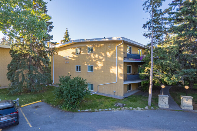 3103 Blakiston Dr NW in Calgary, AB - Building Photo - Building Photo