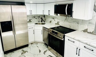 18 Morton St, Unit 2 in Farmingdale, NY - Building Photo